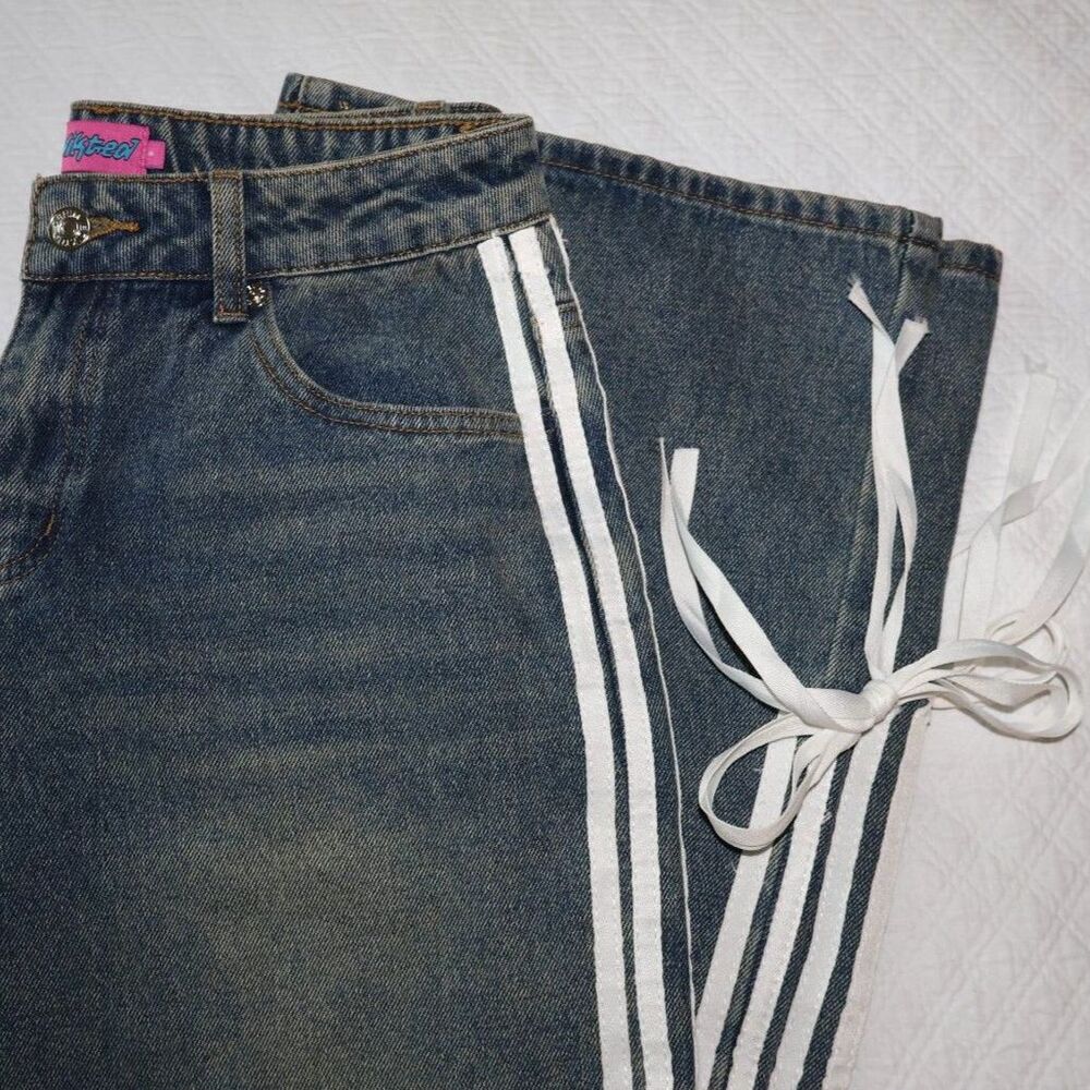 EDIKTED Mattie Side Stripe Bow Low Rise Wide Leg Jeans SMALL